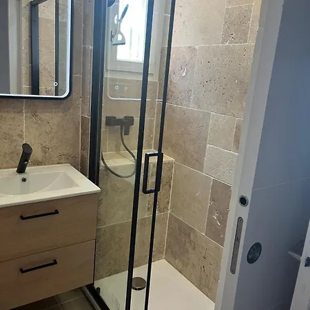 Apartment For 6 - Near
